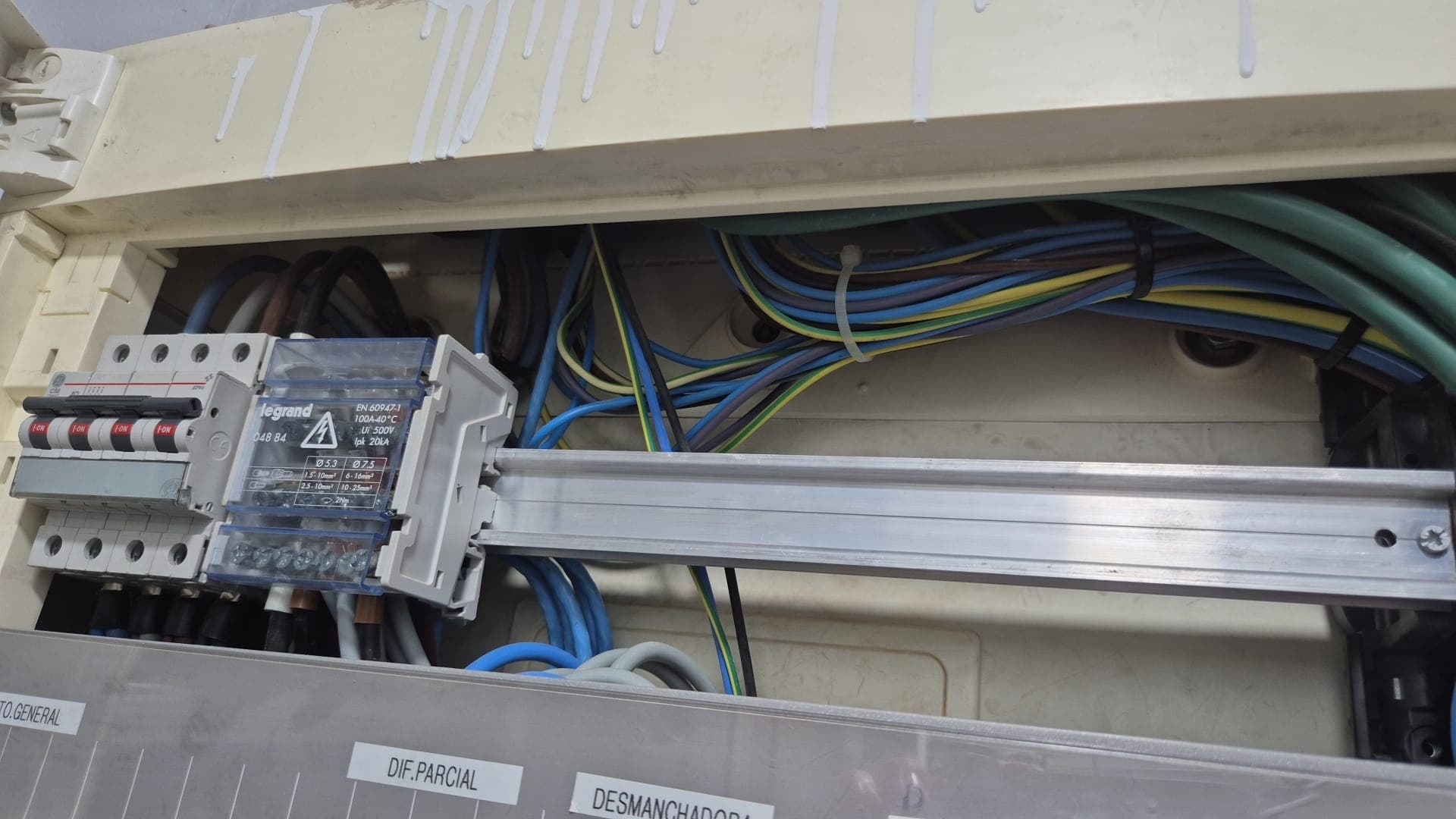 Detalle de cuadro eléctrico Legrand